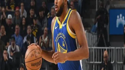 杨文龙与姜鑫杰在亚冬会男子单板滑雪大跳台项目上夺金揽银。